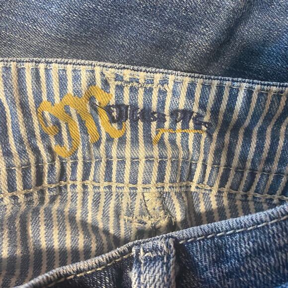 Miss Me Blue Seville Fringe Bermuda Stripe Detail Denim Jean Shorts Women Sz 27 - Picture 14 of 16